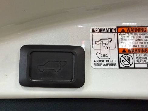 Used 2015 Toyota RAV4 Limited w/ Technology Package AWD/4WD image 20