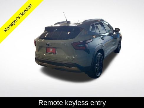 Used 2025 Chevrolet Trax ACTIV w/ Sunroof Package FWD image 17