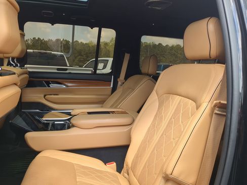 Used 2022 Jeep Grand Wagoneer Series III image 26