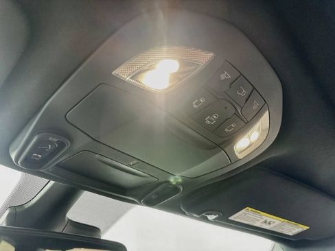 Used 2025 Chrysler Pacifica Select FWD image 35