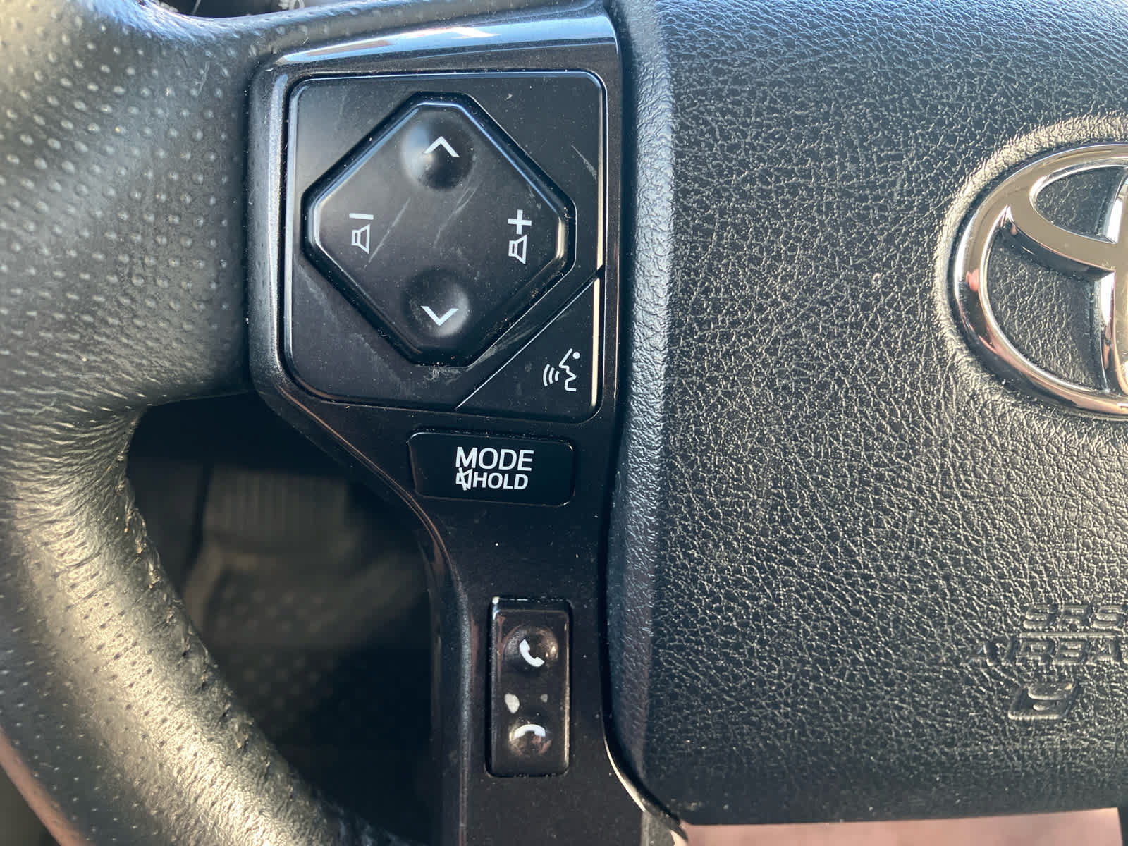 Used 2022 Toyota 4Runner TRD Off-Road Premium w/ TRD Black Wheel Package (TMS) AWD/4WD image 17