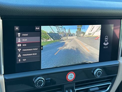 Certified 2025 Porsche Macan image 22