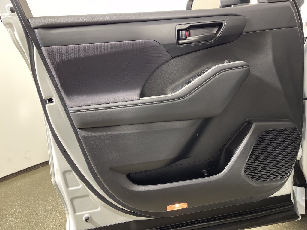 Certified 2022 Toyota Highlander LE FWD image 17