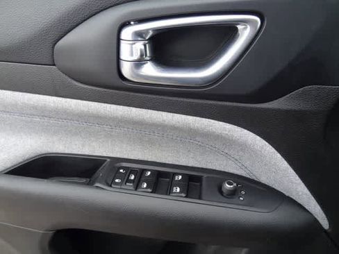 Used 2024 Jeep Compass Latitude AWD/4WD image 14