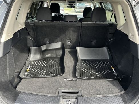 Used 2021 Nissan Rogue SV image 25