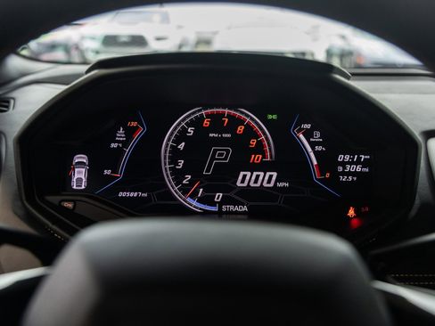 Used 2020 Lamborghini Huracan EVO image 36