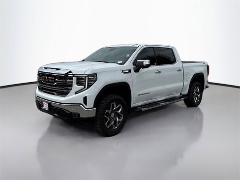 Used 2024 GMC Sierra 1500 SLT image 3
