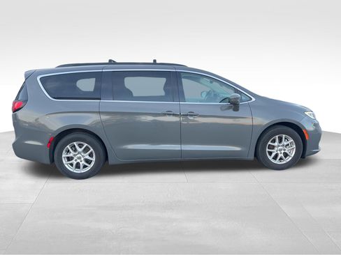 Used 2022 Chrysler Pacifica Touring-L image 4