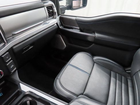 Used 2025 Ford F250 Platinum w/ FX4 Off-Road Package image 32