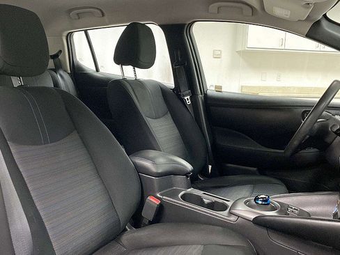 Used 2022 Nissan Leaf S image 31