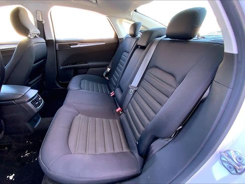 Used 2015 Ford Fusion SE image 21