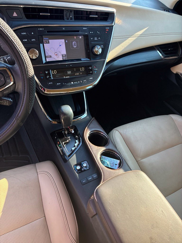 Used 2016 Toyota Avalon Limited w/ Toyota Safety Sense Package FWD image 12