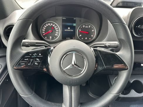 Used 2025 Mercedes-Benz Sprinter 2500 image 22