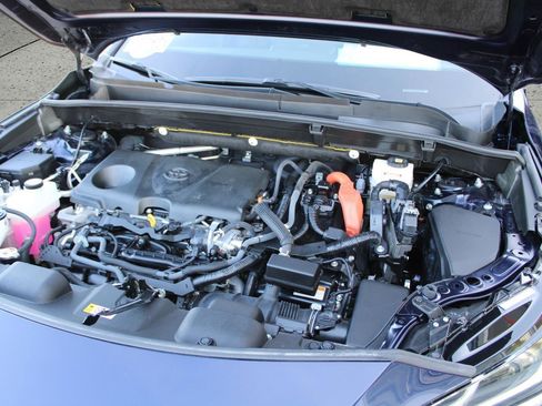 Used 2023 Toyota Venza XLE image 47