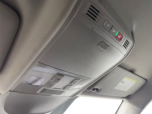 Used 2024 Volkswagen Taos SE image 76