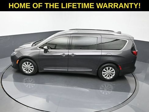 Used 2018 Chrysler Pacifica Touring-L Plus FWD image 63