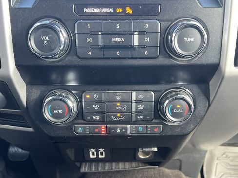 Used 2019 Ford F150 Lariat w/ Trailer Tow Package image 11