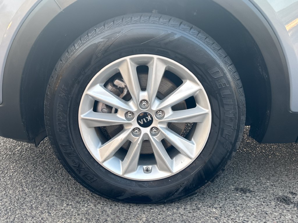 Used 2020 Kia Sorento LX FWD image 9