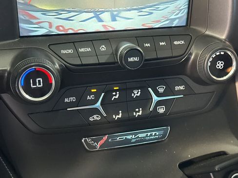Used 2018 Chevrolet Corvette Stingray Coupe w/ 1LT RWD image 20