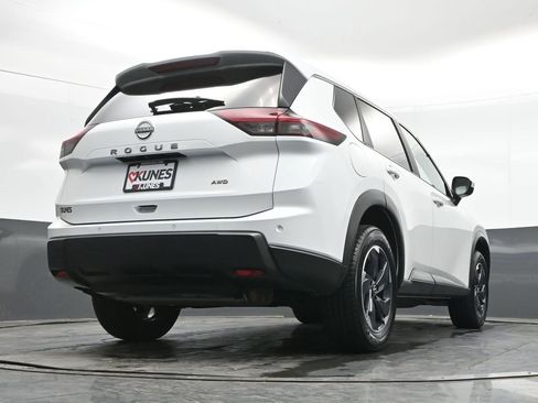 Used 2025 Nissan Rogue SV image 38