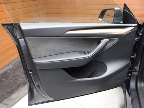 Used 2023 Tesla Model Y Long Range image 6