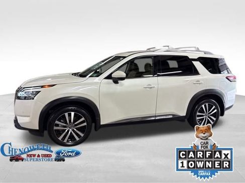 Used 2023 Nissan Pathfinder Platinum w/ Cargo Package image 2