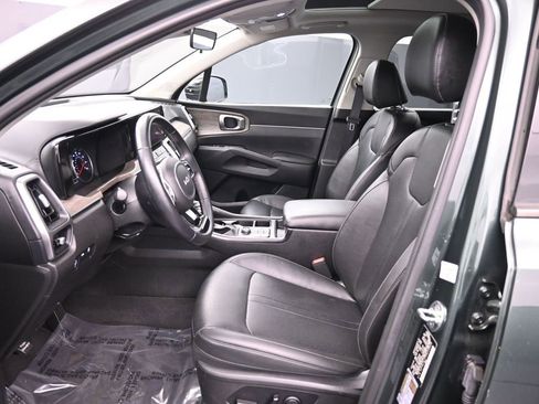 Certified 2023 Kia Sorento S w/ Panoramic Sunroof Package image 19