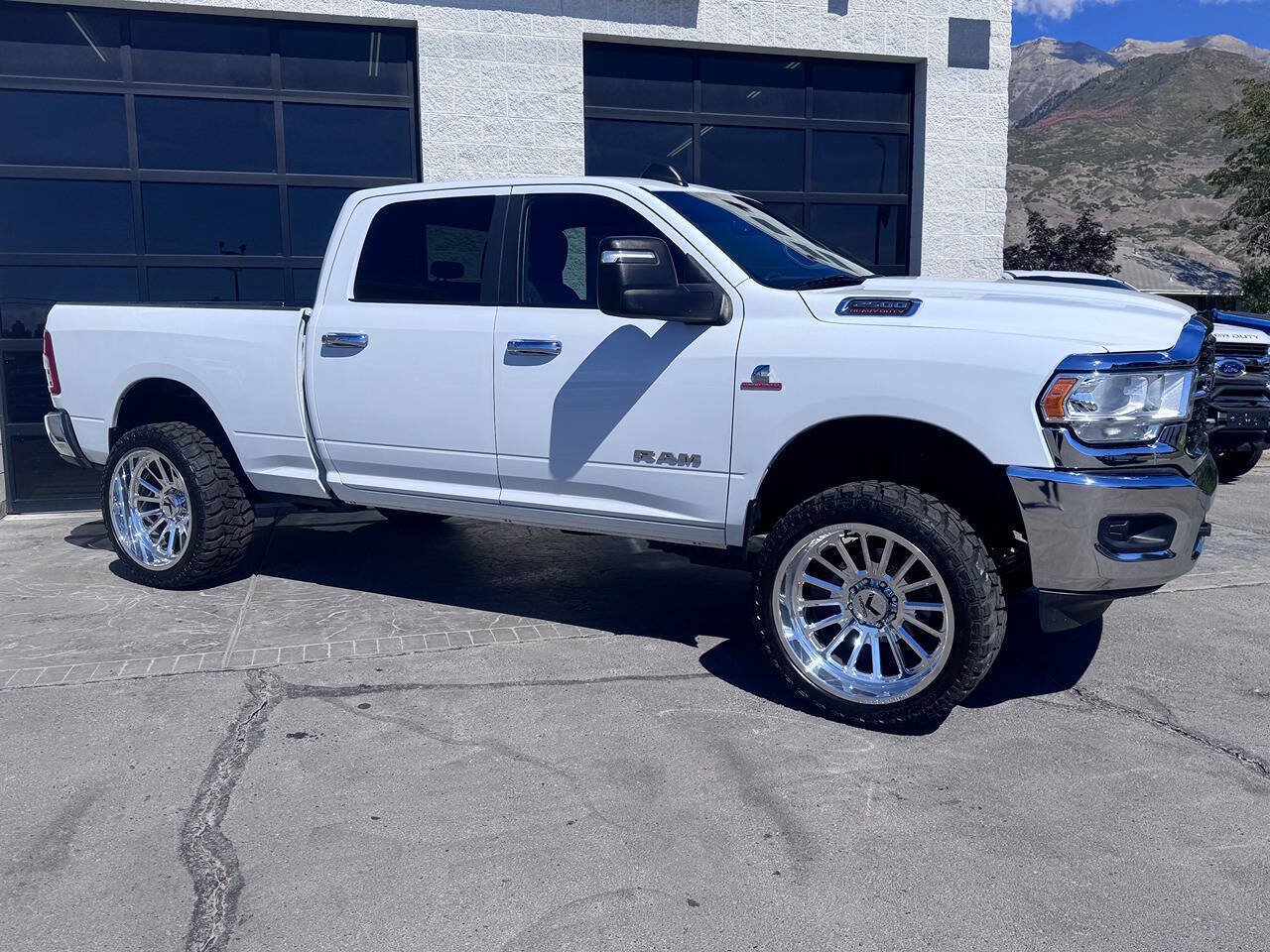 Used 2023 RAM 2500 Big Horn w/ Cold Weather Group AWD/4WD image 3
