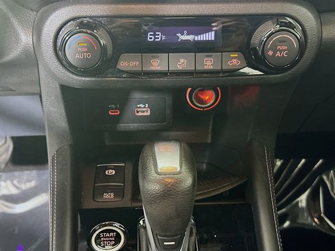 Used 2022 Nissan Kicks SV w/ Interior Electronics Package FWD image 23