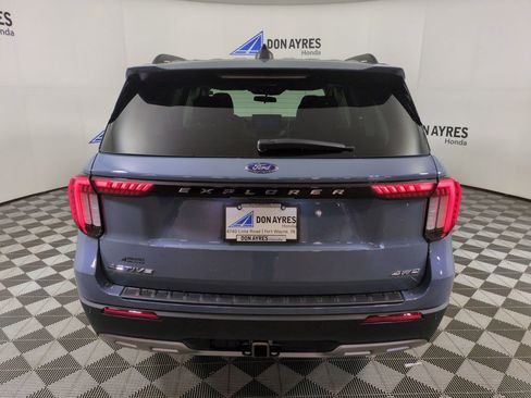 Used 2025 Ford Explorer Active w/ Active Comfort Package image 4