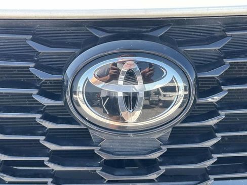 Used 2024 Toyota Highlander XSE FWD image 10