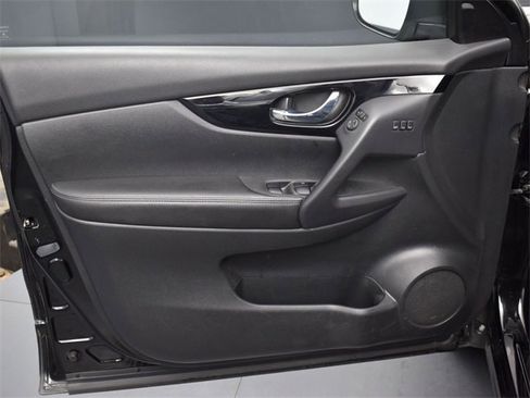 Used 2022 Nissan Rogue Sport SL w/ Premium Package image 10