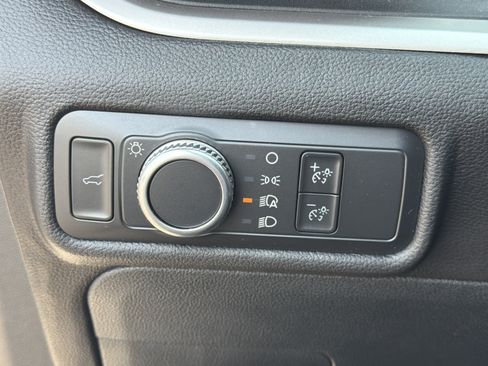 Used 2022 Ford Explorer XLT RWD image 38