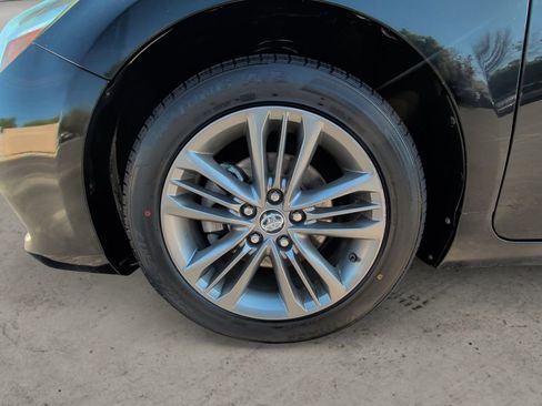 Used 2015 Toyota Camry SE FWD image 11