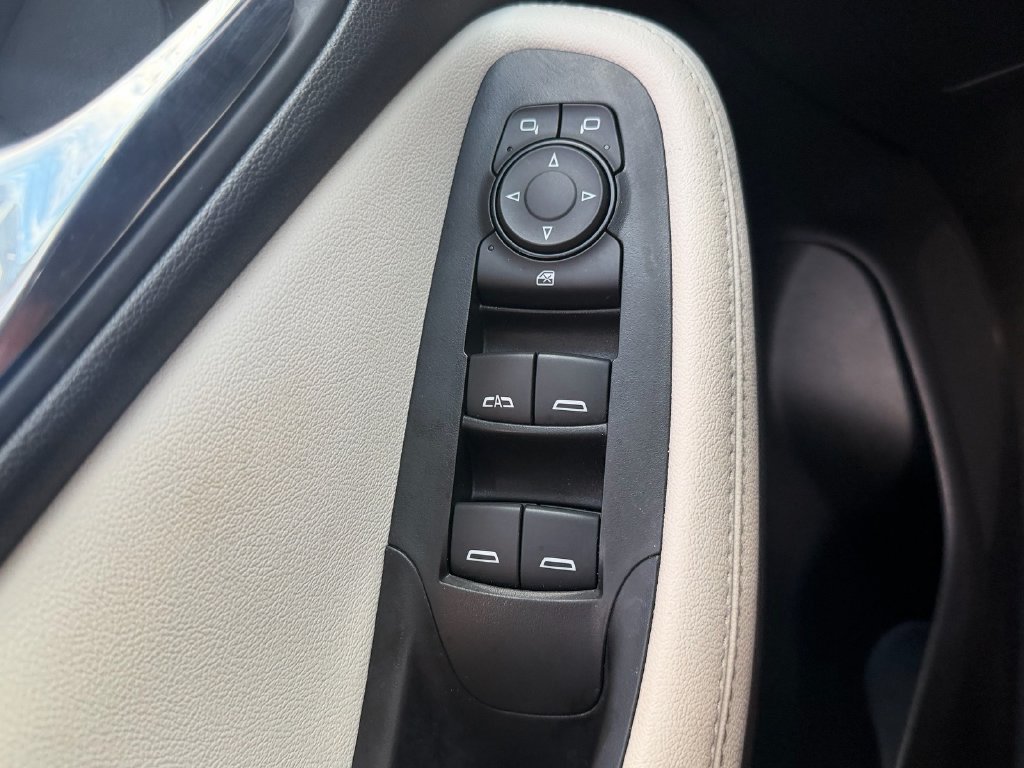 Used 2023 Buick Encore GX Preferred FWD image 34