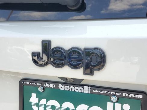 Certified 2022 Jeep Renegade Altitude AWD/4WD image 9