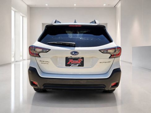 Used 2024 Subaru Outback Premium AWD/4WD image 4