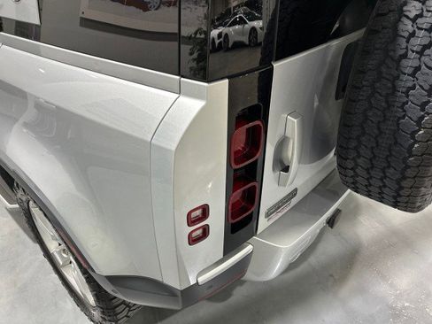 Used 2020 Land Rover Defender 110 First Edition AWD/4WD image 30