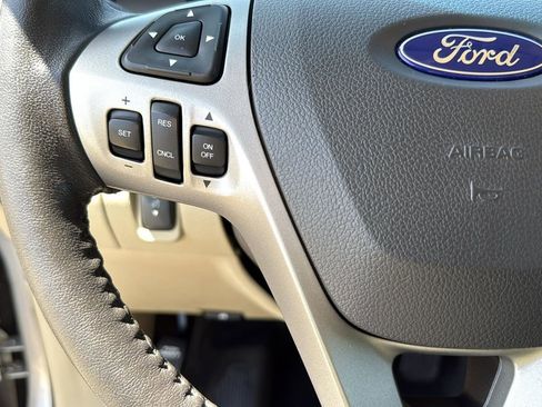 Used 2014 Ford Taurus SEL image 14