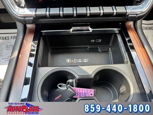 Used 2025 GMC Yukon XL Denali AWD/4WD image 24