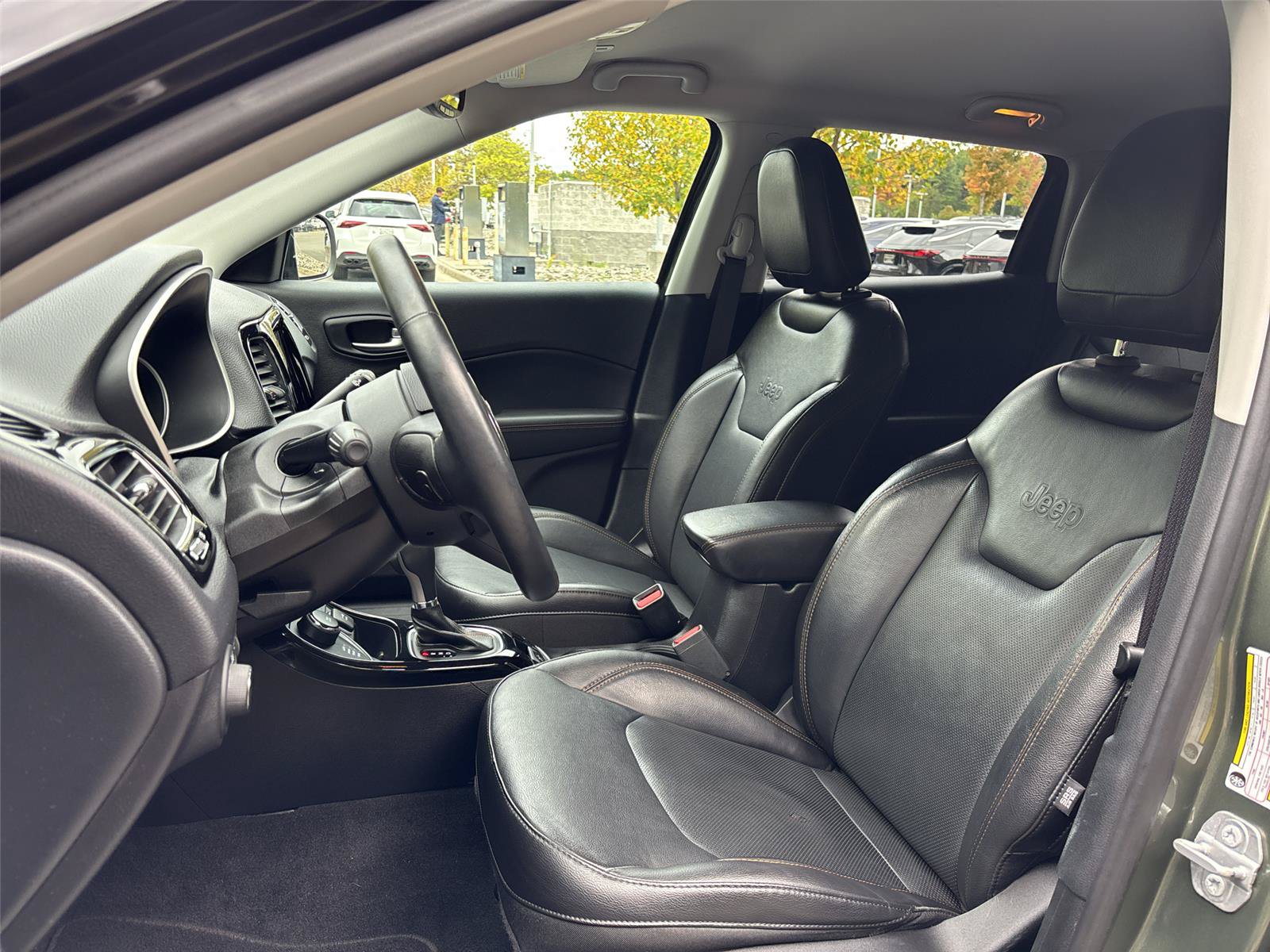 Used 2018 Jeep Compass Limited w/ Navigation Group AWD/4WD image 14