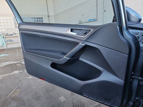 Used 2015 Volkswagen Golf Launch Edition image 13