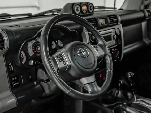 Used 2013 Toyota FJ Cruiser 4WD w/ Upgrade Pkg image 21