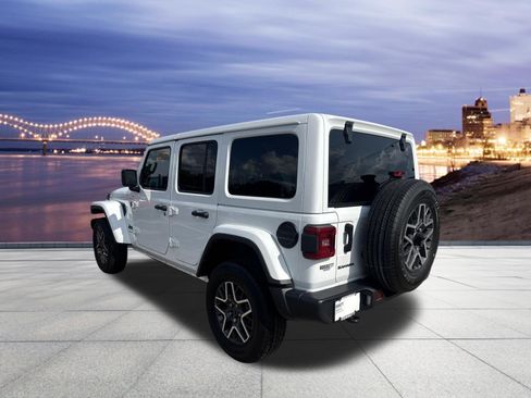 Used 2025 Jeep Wrangler Unlimited Sahara AWD/4WD image 3