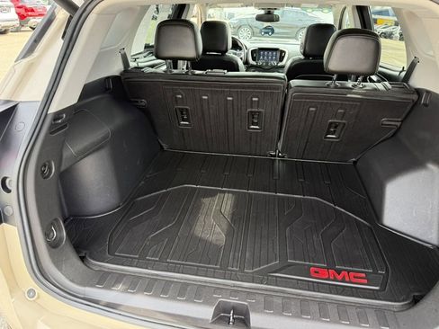 Used 2023 GMC Terrain SLT w/ Tech Package image 16