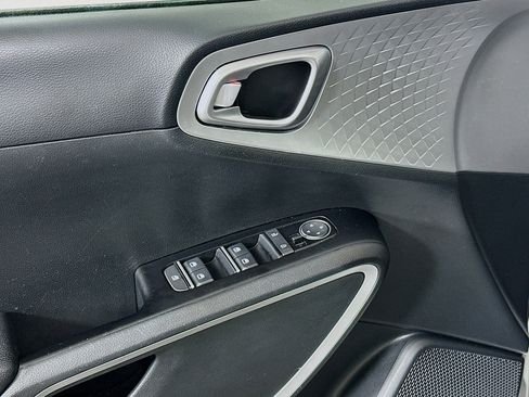 Used 2025 Kia Soul LX w/ LX Technology Package FWD image 15