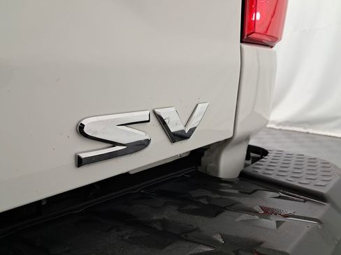 Used 2023 Nissan Titan SV image 7