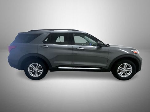 Used 2023 Ford Explorer XLT w/ Equipment Group 202A image 4