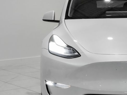 Used 2023 Tesla Model Y Long Range image 39