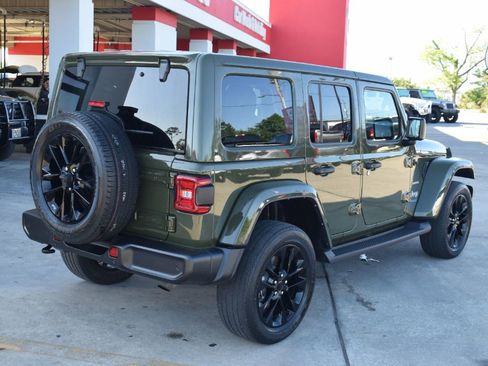 Used 2021 Jeep Wrangler Unlimited Sahara w/ Safety Group image 4